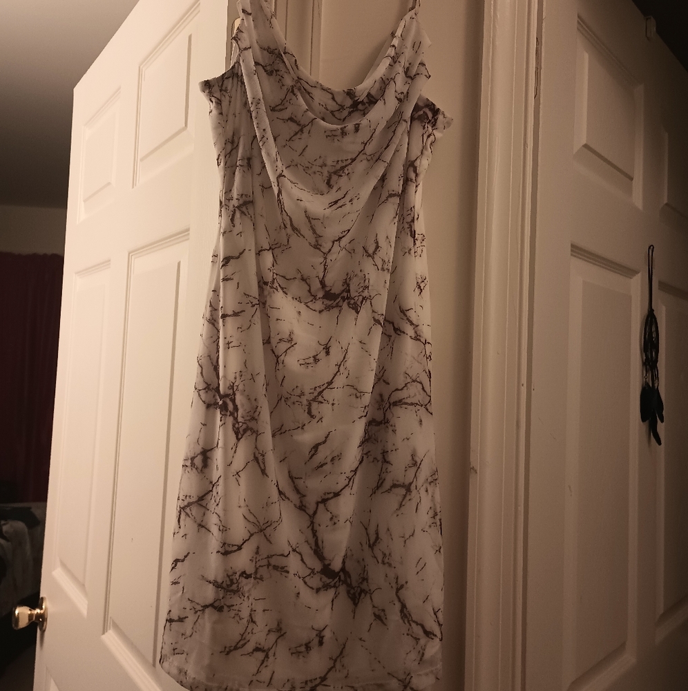 Dress - Picture 2 of 3